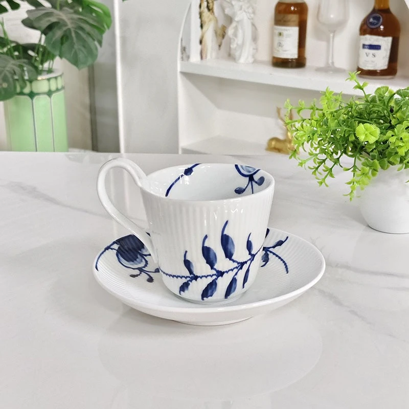 Coffee Tea Love - Juego de taza y platillo de