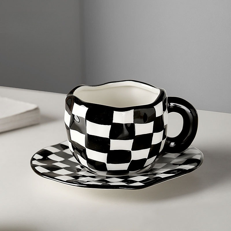 Alternative To Coffee And Tea - Taza y platillo de café en
