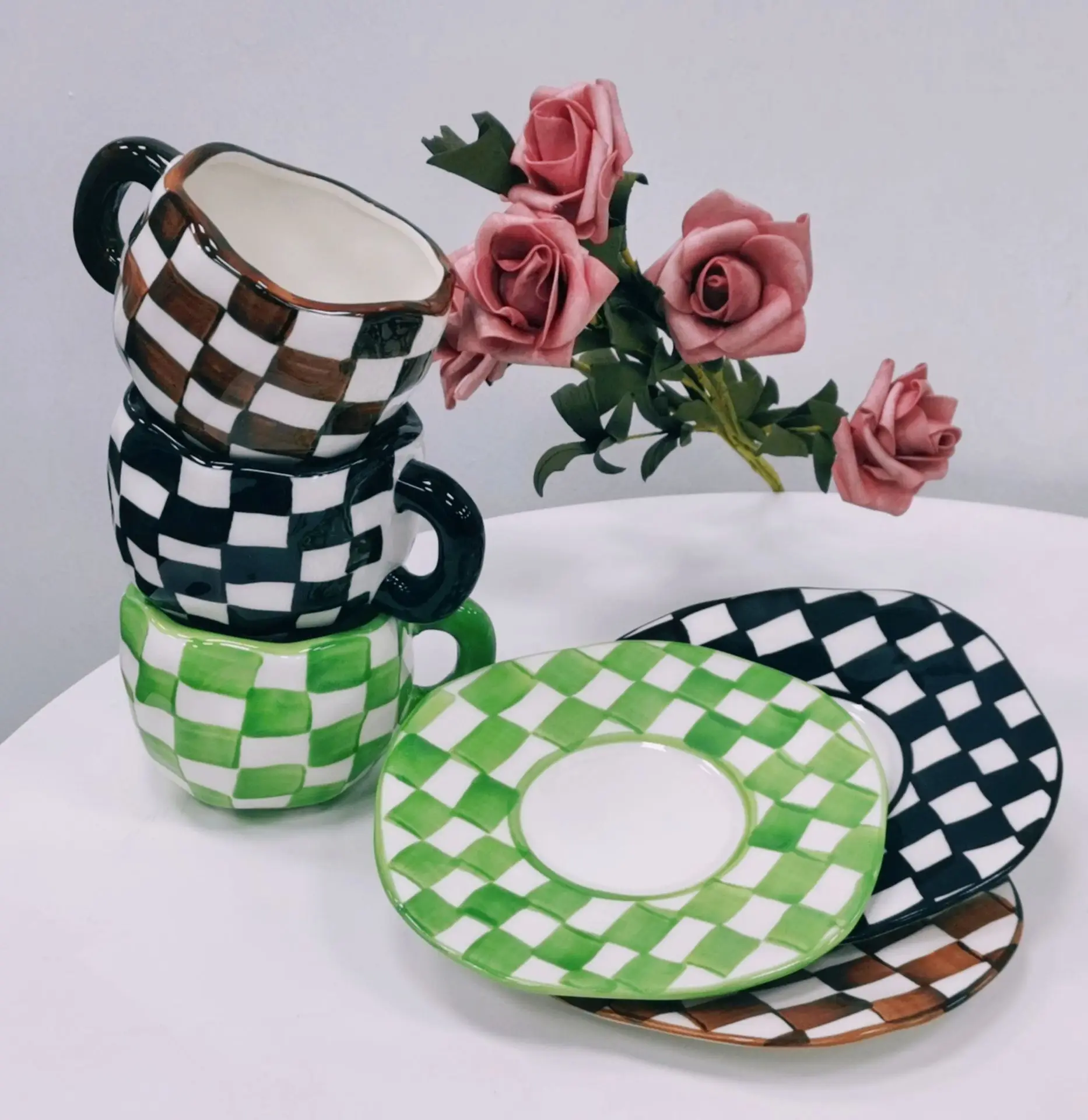 Taza y platillo de café en bla - Alternative To Coffee And Tea reseña y precio