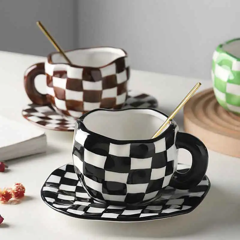 Taza y platillo de café en bla - Alternative To Coffee And Tea reseña y precio
